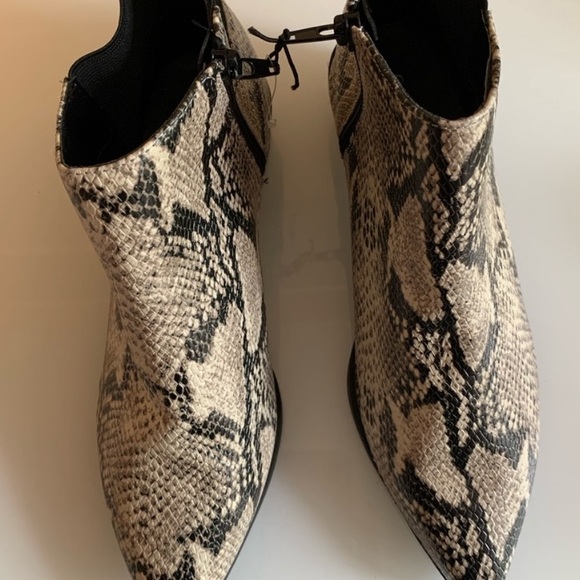 COPY - FAUX SNAKESKIN ANKLE BOOTIES - Picture 4 of 7